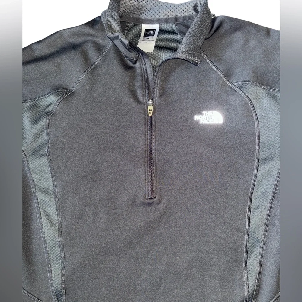 The North Face Mens 1/4 Zip Pullover  Sz M Gray Outdoor Activewear